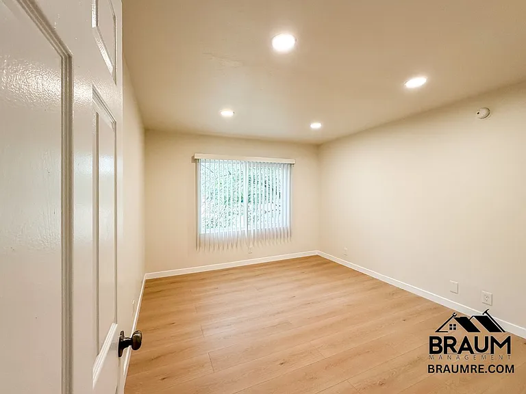 4404 Stern Ave — Photo 26