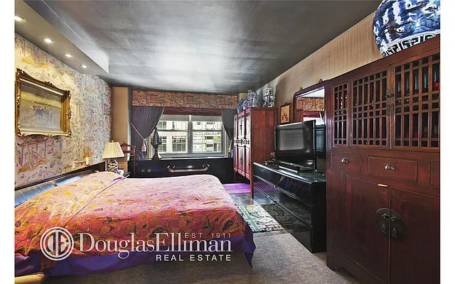 Sold by Douglas Elliman | media 8