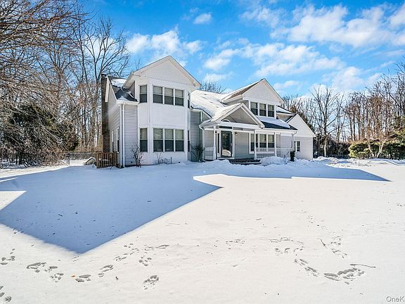 4th image of 1944 Wading River Manor Road