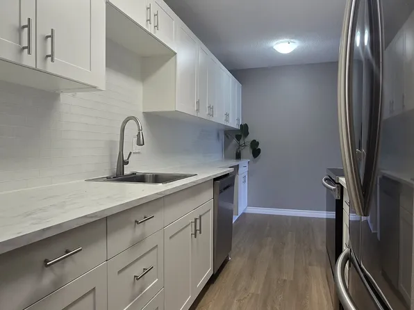 1448 Fir St #301, White Rock, BC V4B 4B4