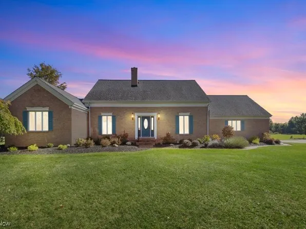 39005 Arbor Ct, Grafton, OH 44044