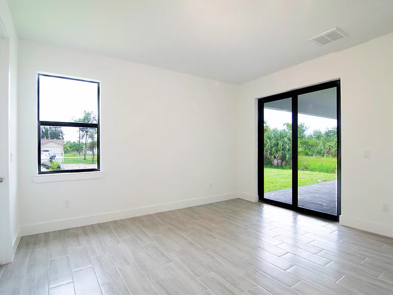 15633 Lakeland Cir — Photo 12