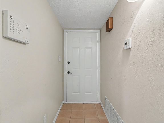 4th image of 6016 Whisperwood Ct NE