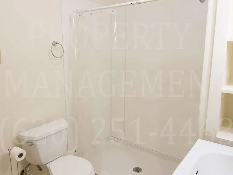 914 W 4th St — Photo 19