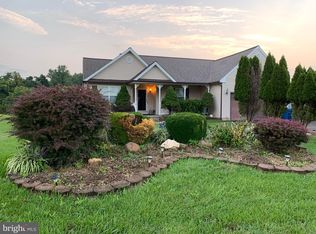 16 Creek Dr, New Castle, DE 19720