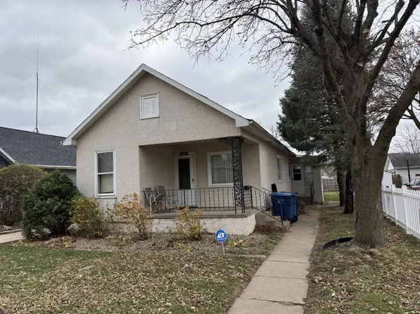 236 10th St, La Salle, IL 61301