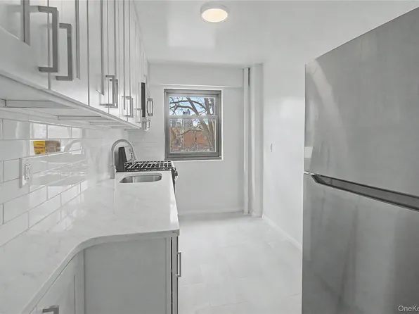 21-85 34th Ave #3B, Astoria, NY 11106