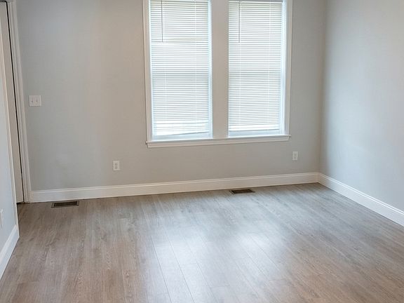 3rd image of 860 Sandwich Rd #7