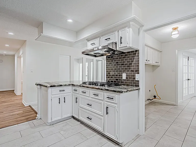 3406 Forest Village Dr — Photo 16