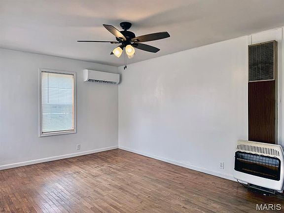 3rd image of 328 W Oak St