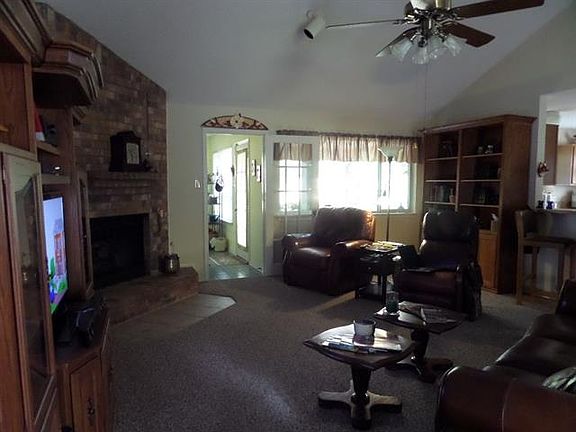 3rd image of 4421 Amherst Ln