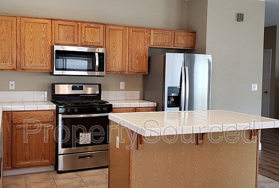 2nd image of 928 Waterford Ave