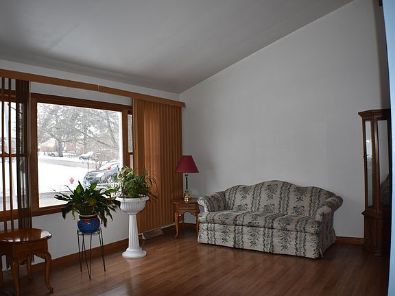 2nd image of 330 Glenwood Dr