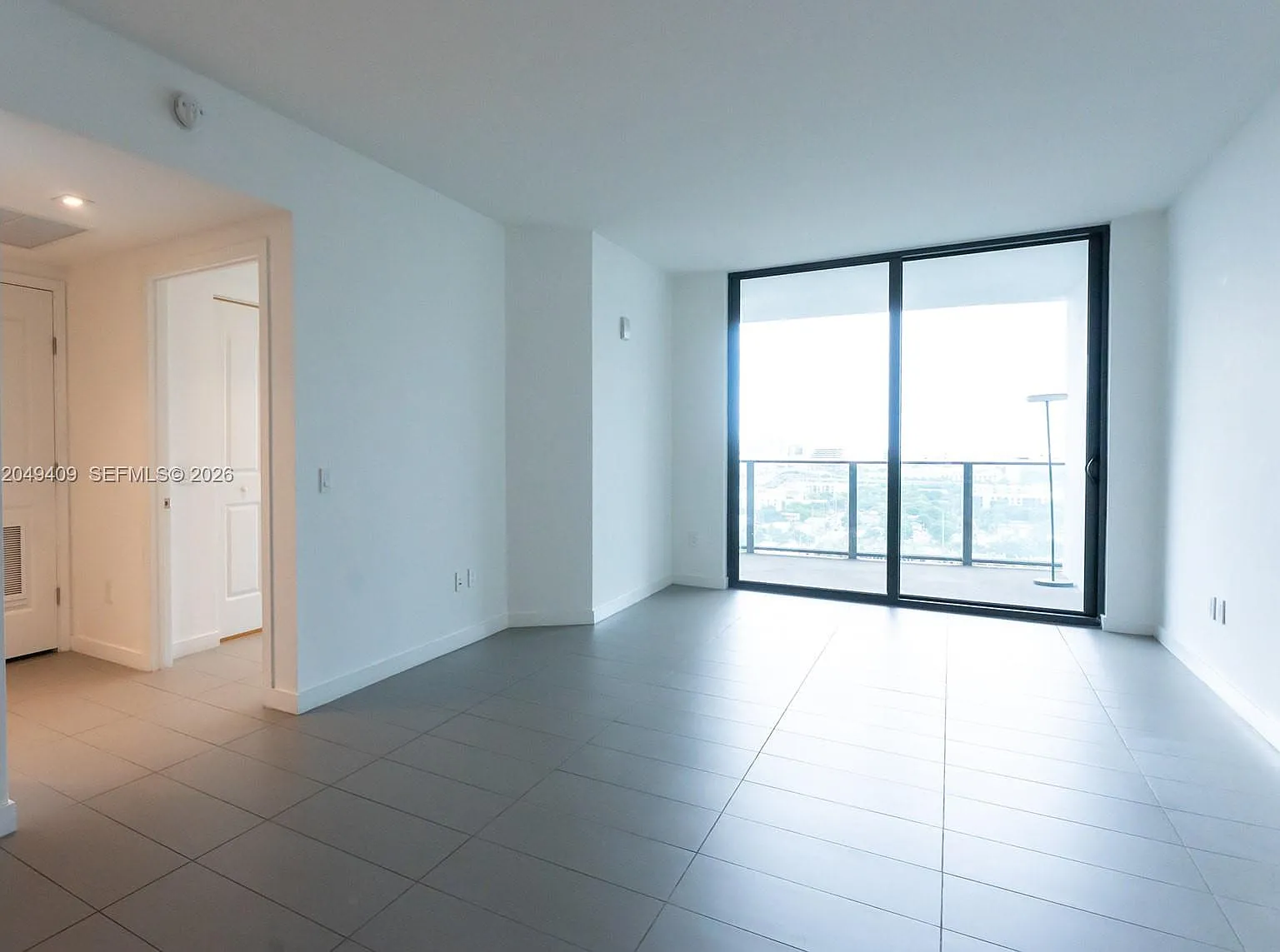 Canvas Condo — Photo 4