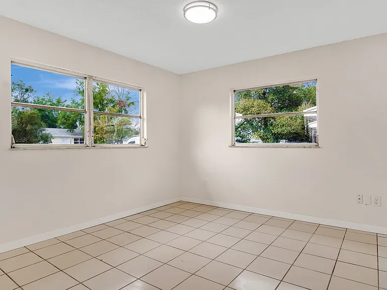 2459 Hope Ave — Photo 15