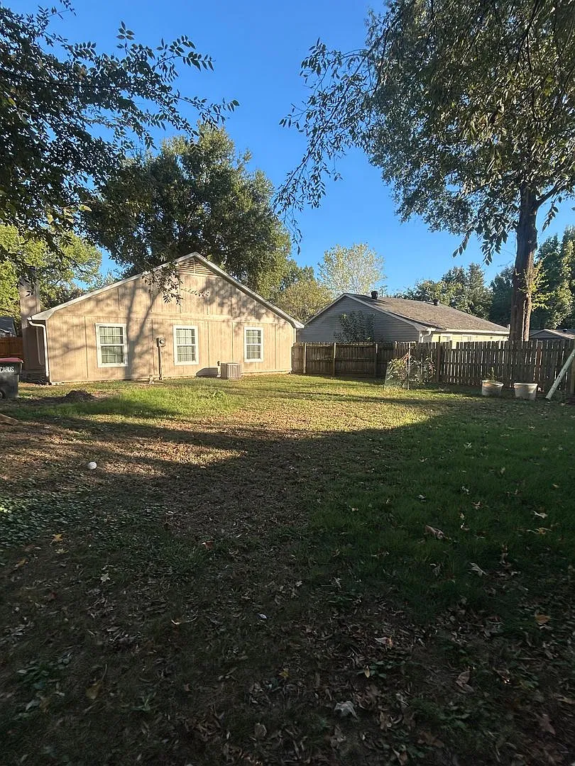 2206 Timberwood Ln — Photo 2