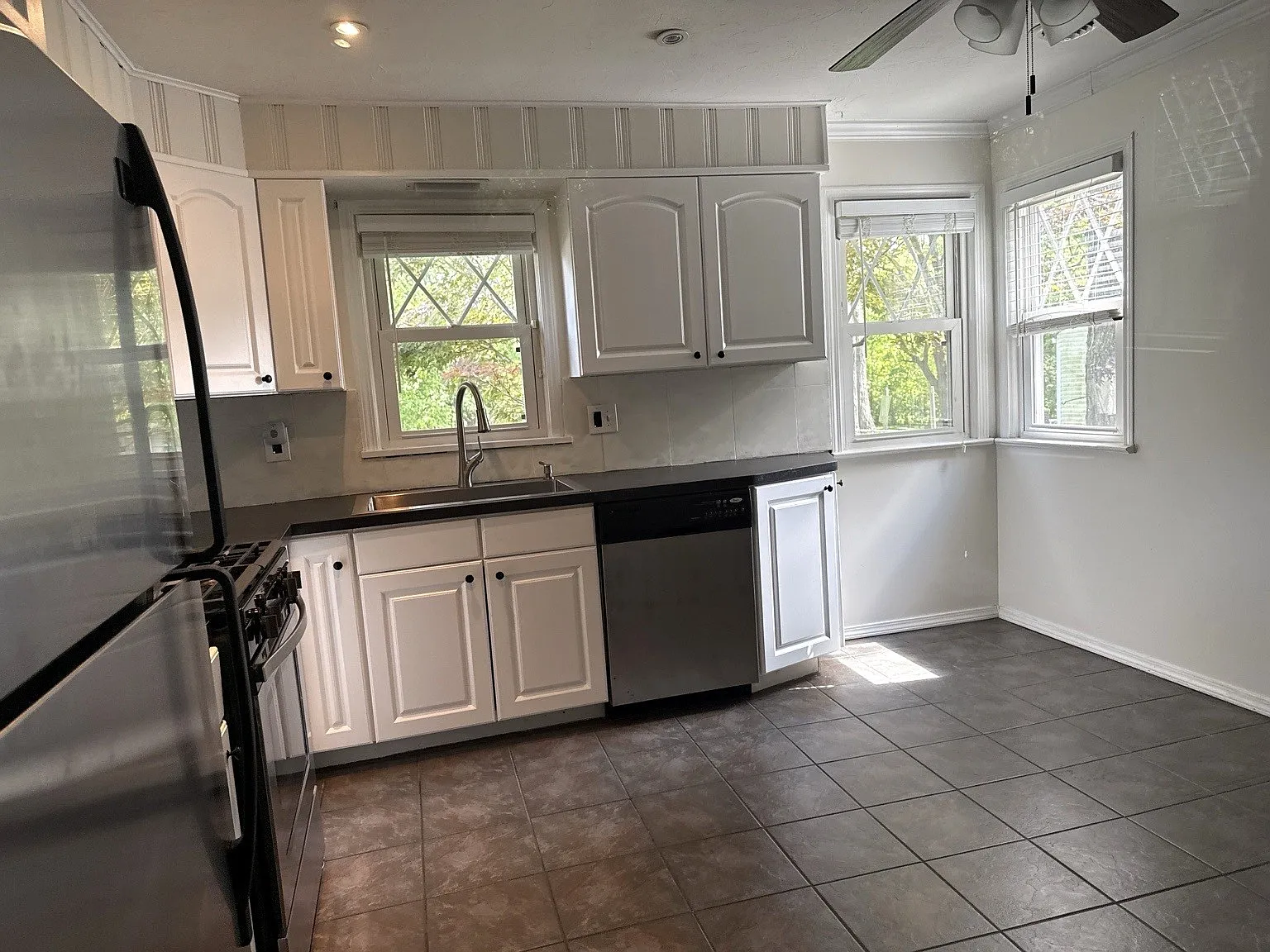 2 bed, 1129 sqft, $1,800 — Photo 3