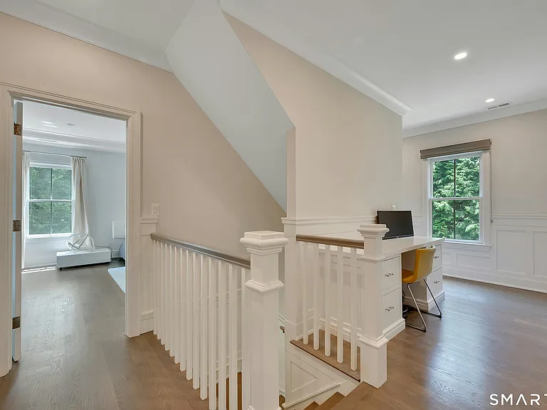 30 Maple Ave N — Photo 16
