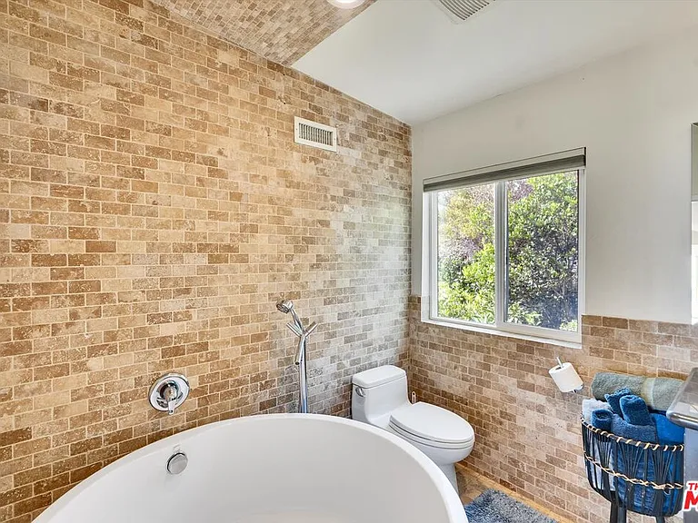 3966 Las Flores Canyon Rd — Photo 33
