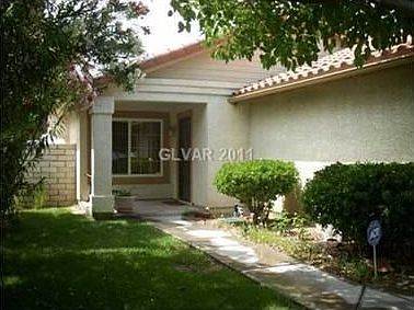 3rd image of 2423 Millcroft Dr