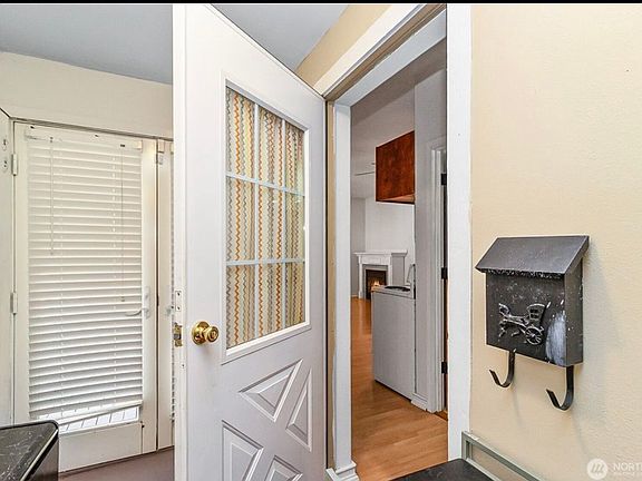 3rd image of 6609 1/2 Elliott Way