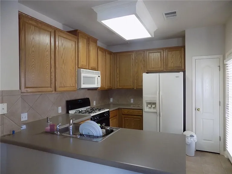 11000 Anderson Mill Rd #29 — Photo 6