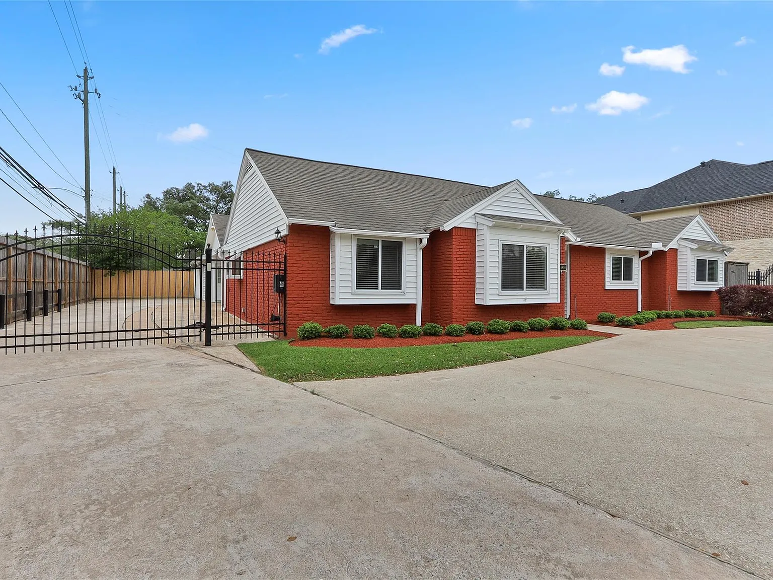 4 bed, 2.0 bath, 2041 sqft, $3,500 — Photo 2