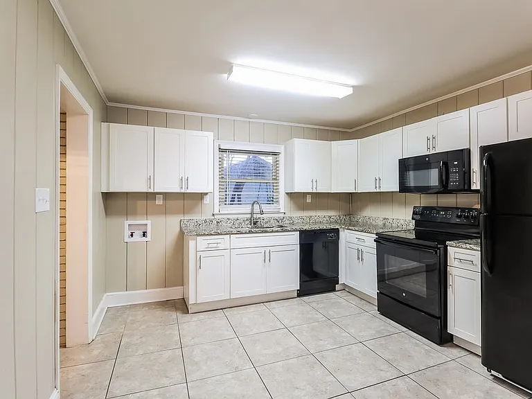 3924 Broadview Dr — Photo 7