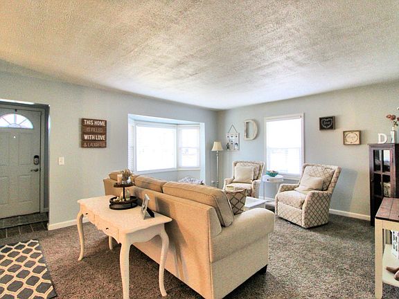 5th image of 164 N Elm St