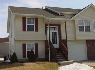 3320 S Jamie Ln, Iowa City, IA 52240