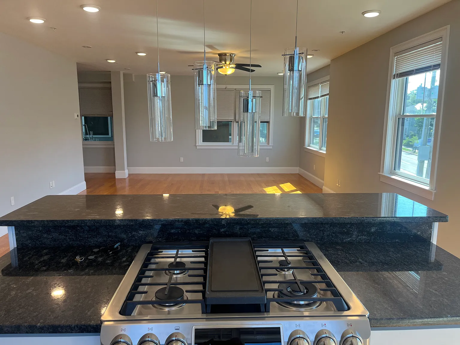 3 bed, 2.5 bath, 1876 sqft, $4,250 — Photo 3