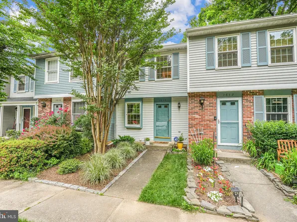 1614 Harvest Green Ct, Reston, VA 20194