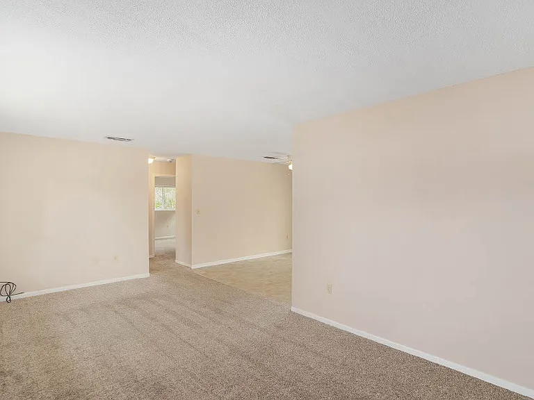 15653 NE 8th Pl — Photo 4