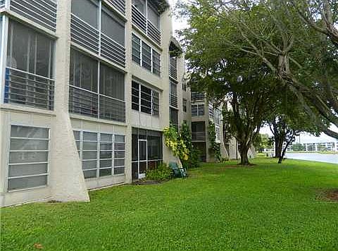 3rd image of 9235 Lagoon Pl APT 311