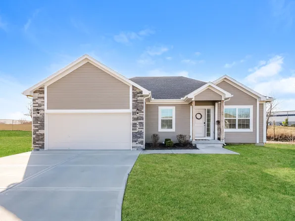 1205 NW Hilltop Ln, Grain Valley, MO 64029
