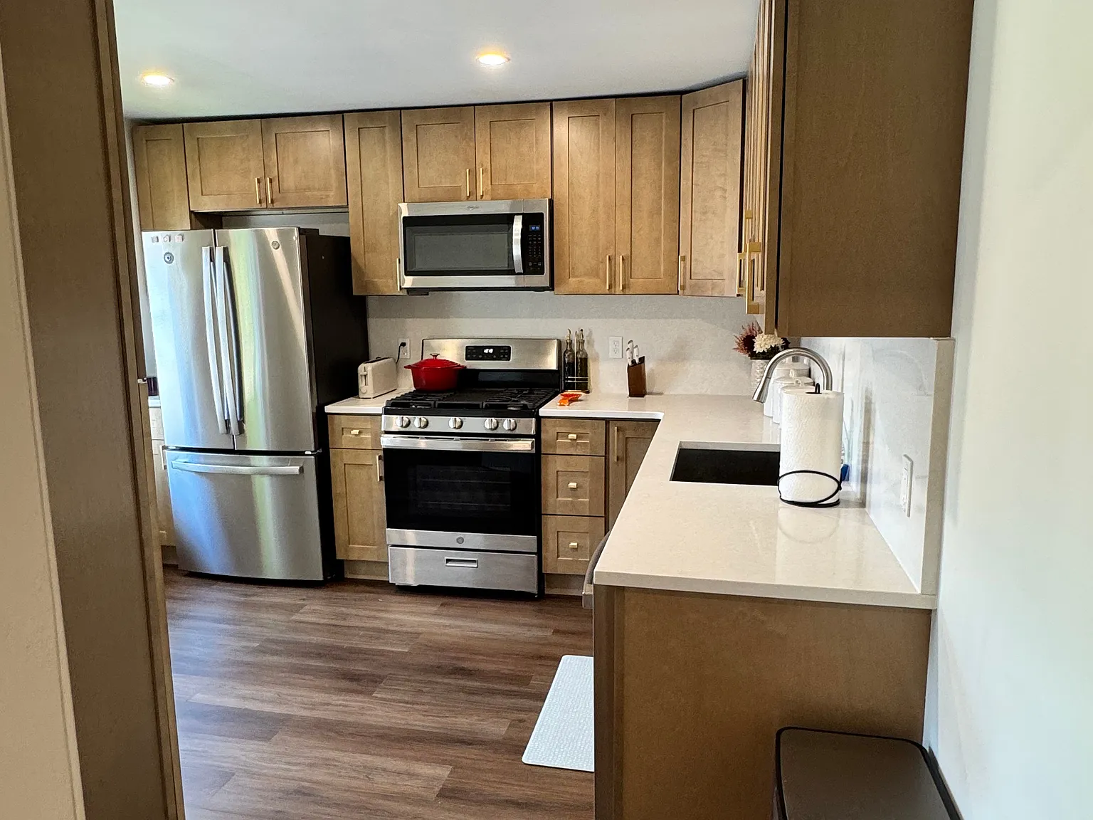 3 bed, 1100 sqft, $2,000 — Photo 2