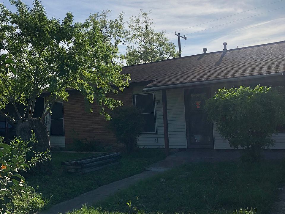 1st image of 815 Manhattan Dr