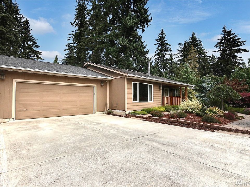 Beautiful Remodel!  Puyallup rambler on 1/3 acre corner lot with over-sized 2-car garage @ 576 SF; large parking area & RV parking.