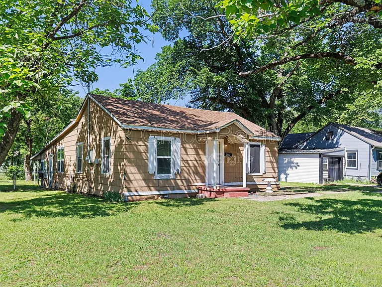 802 W Navasota St — Photo 20