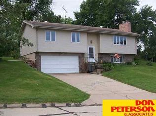 402 E Ridge Dr, Hooper, NE 68031