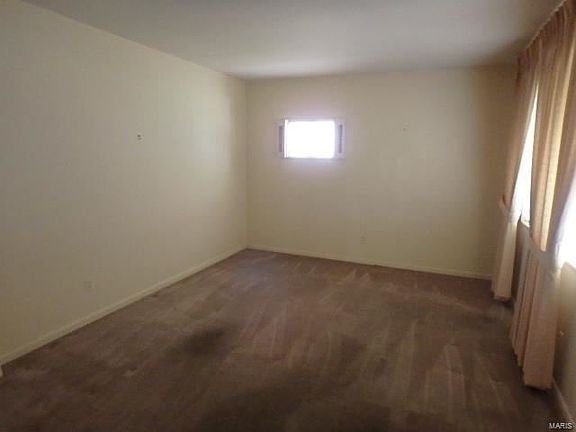 2nd image of 1135 Hallwood Dr
