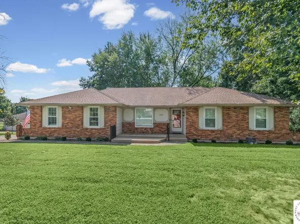 2200 Alfresco St, Clinton, MO 64735