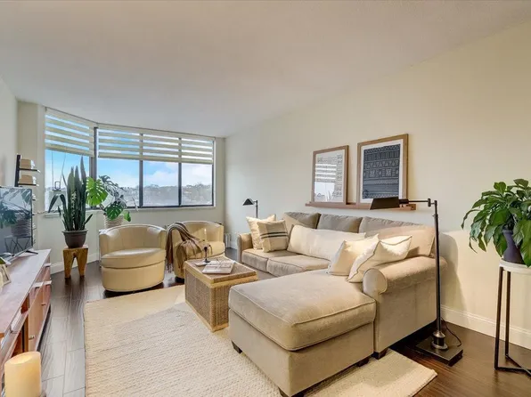 291 7th St W APT 1507, Saint Paul, MN 55102