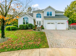 25 Kristen Ct, Matawan, NJ 07747