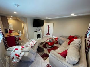 90 Beaver Dr, Kings Park, NY 11754