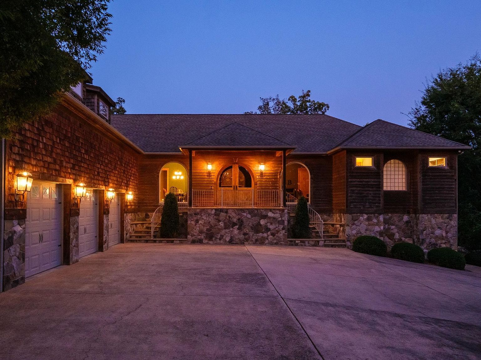 値下げ不可　house on the hill_ Parent Bag_Tile 8313 Rock Hill Ln, Linville, VA 22834 | MLS #669013 | Zillow