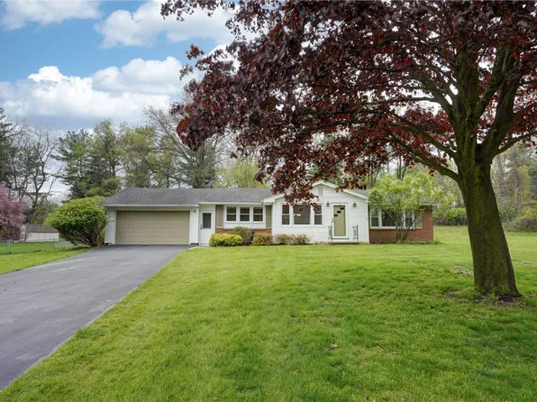 10 Hill Ln, Fairport, NY 14450