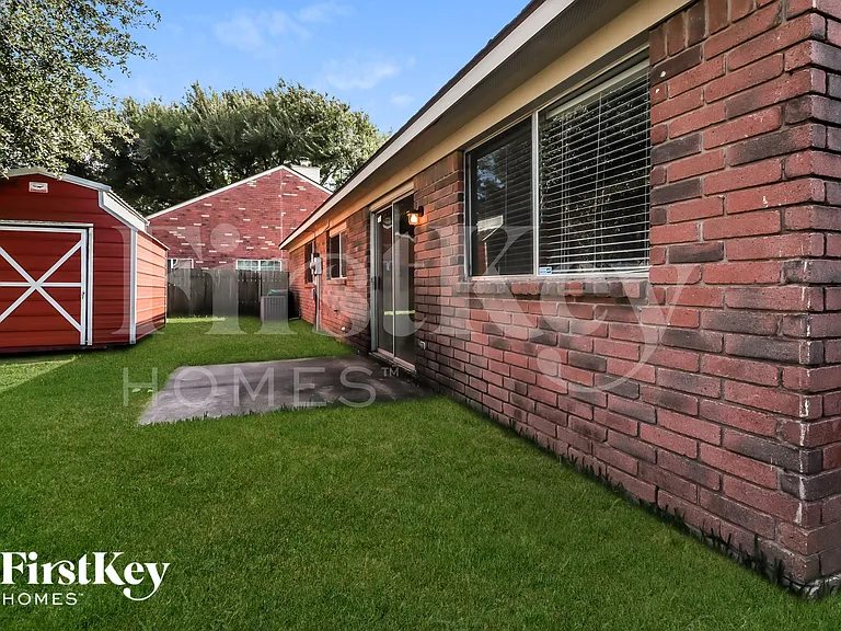 21219 Park Bluff Dr — Photo 15