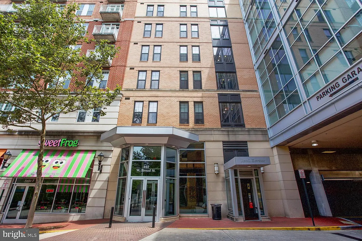 Building Photo - 444 W Broad St #619