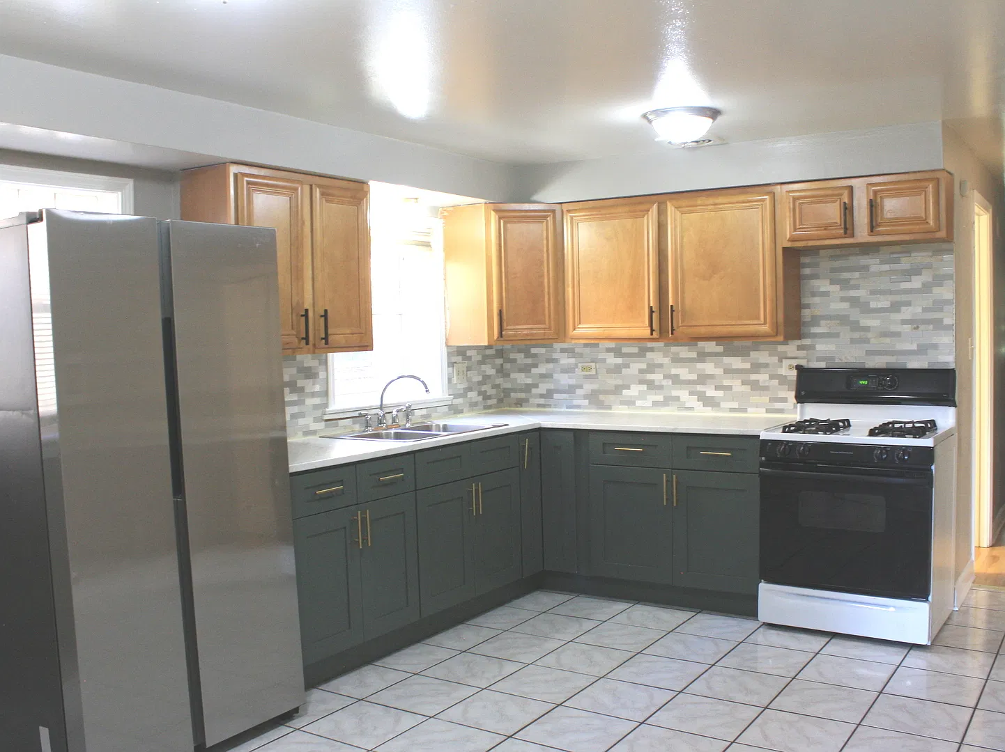 3 bed, 1040 sqft, $2,500 — Photo 1